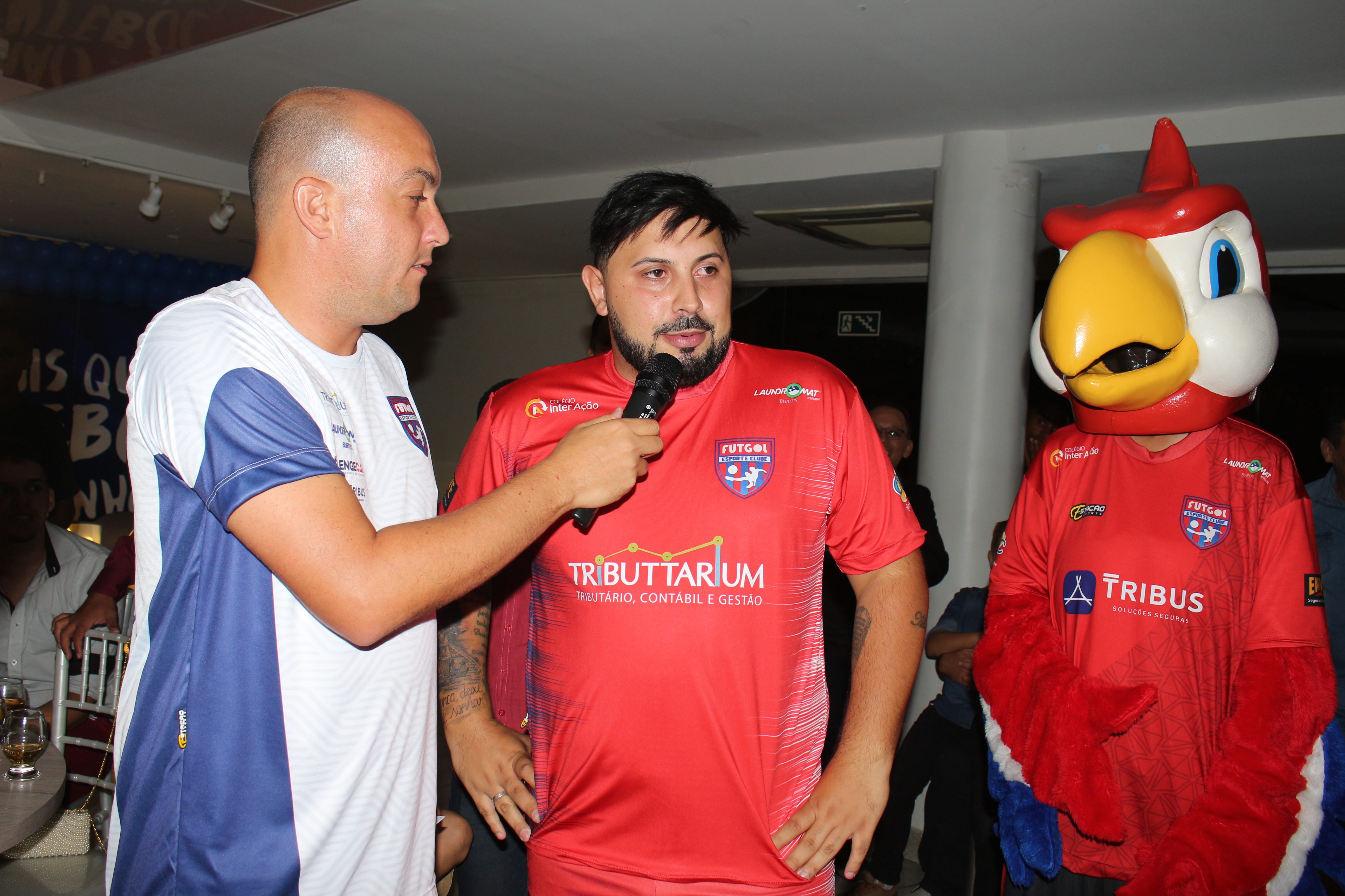 Com O Boleiro, Thiago Reis e Mascote, Futgol apresenta Uniformes 2019